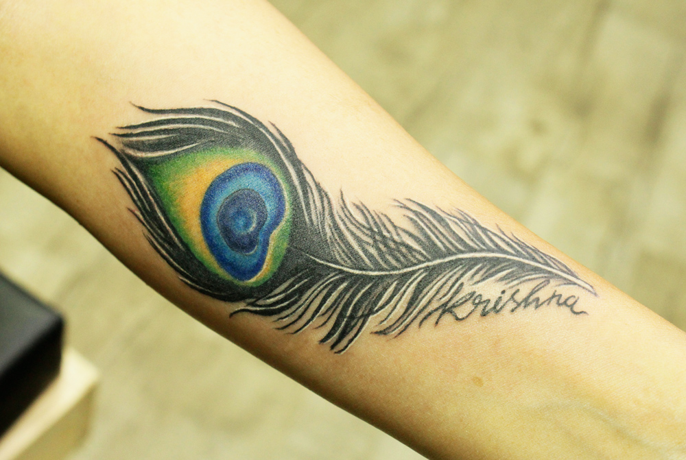 feather tattoo | Feather tattoo, Tattoos, Icon tattoo